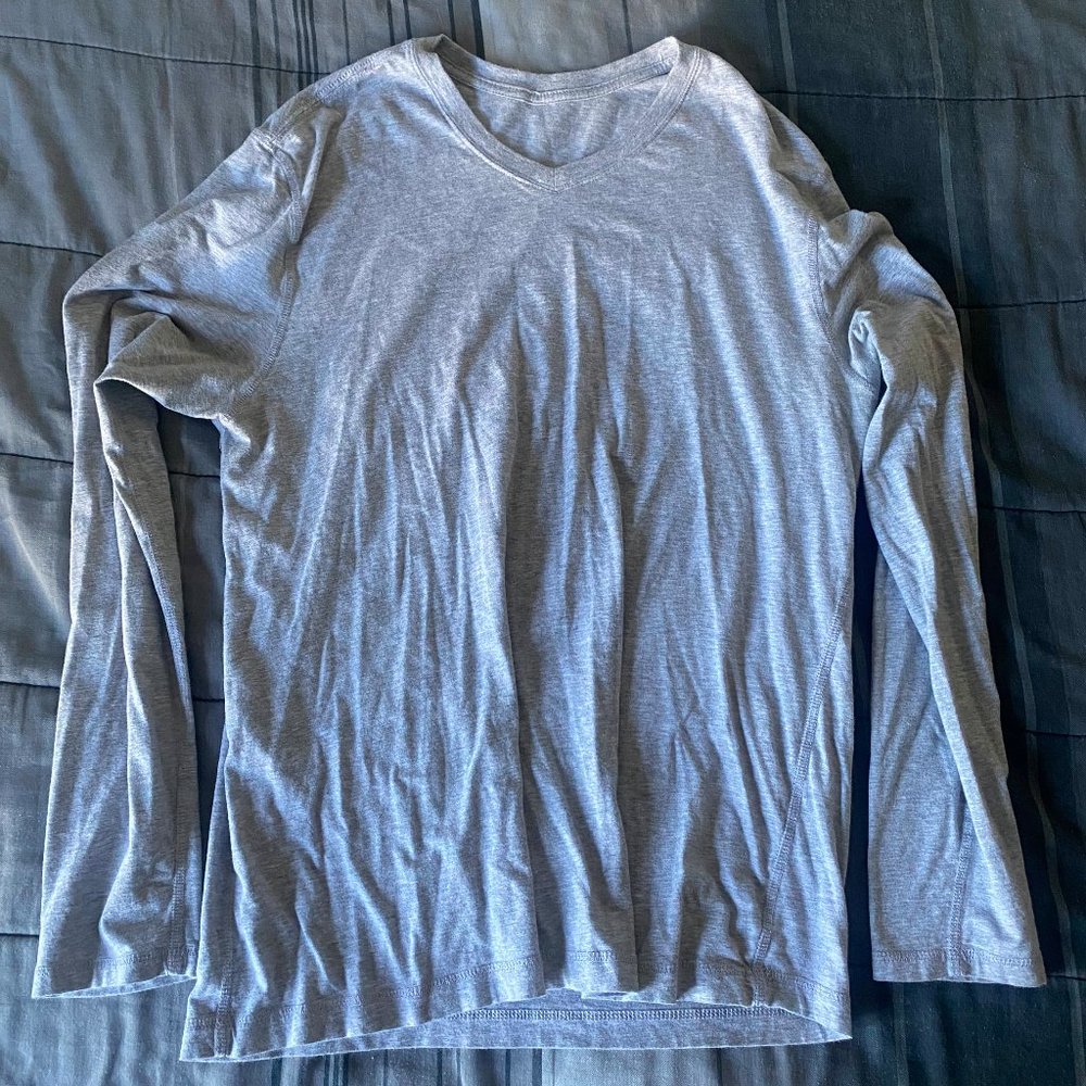 Men's V-Neck Grey Longsleeve